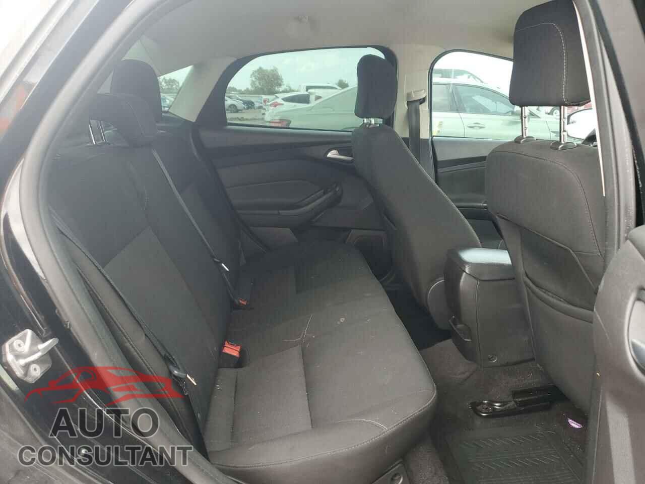 FORD FOCUS 2017 - 1FADP3F28HL337619