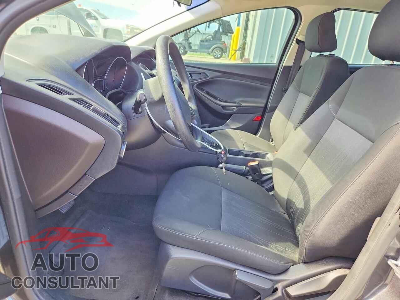 FORD FOCUS 2017 - 1FADP3E21HL322445