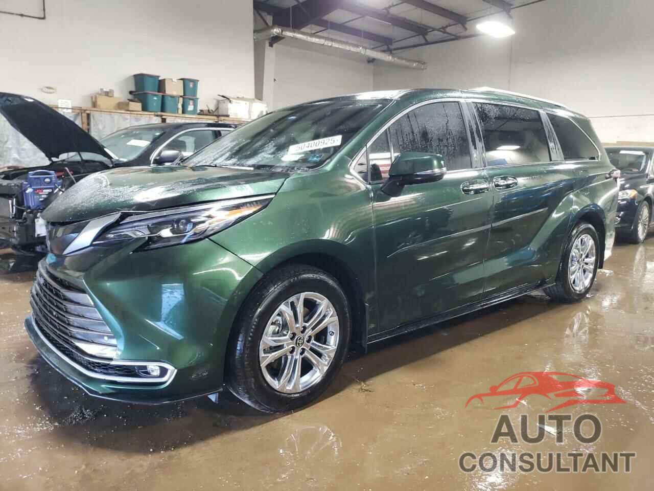 TOYOTA SIENNA 2024 - 5TDESKFC7RS139338