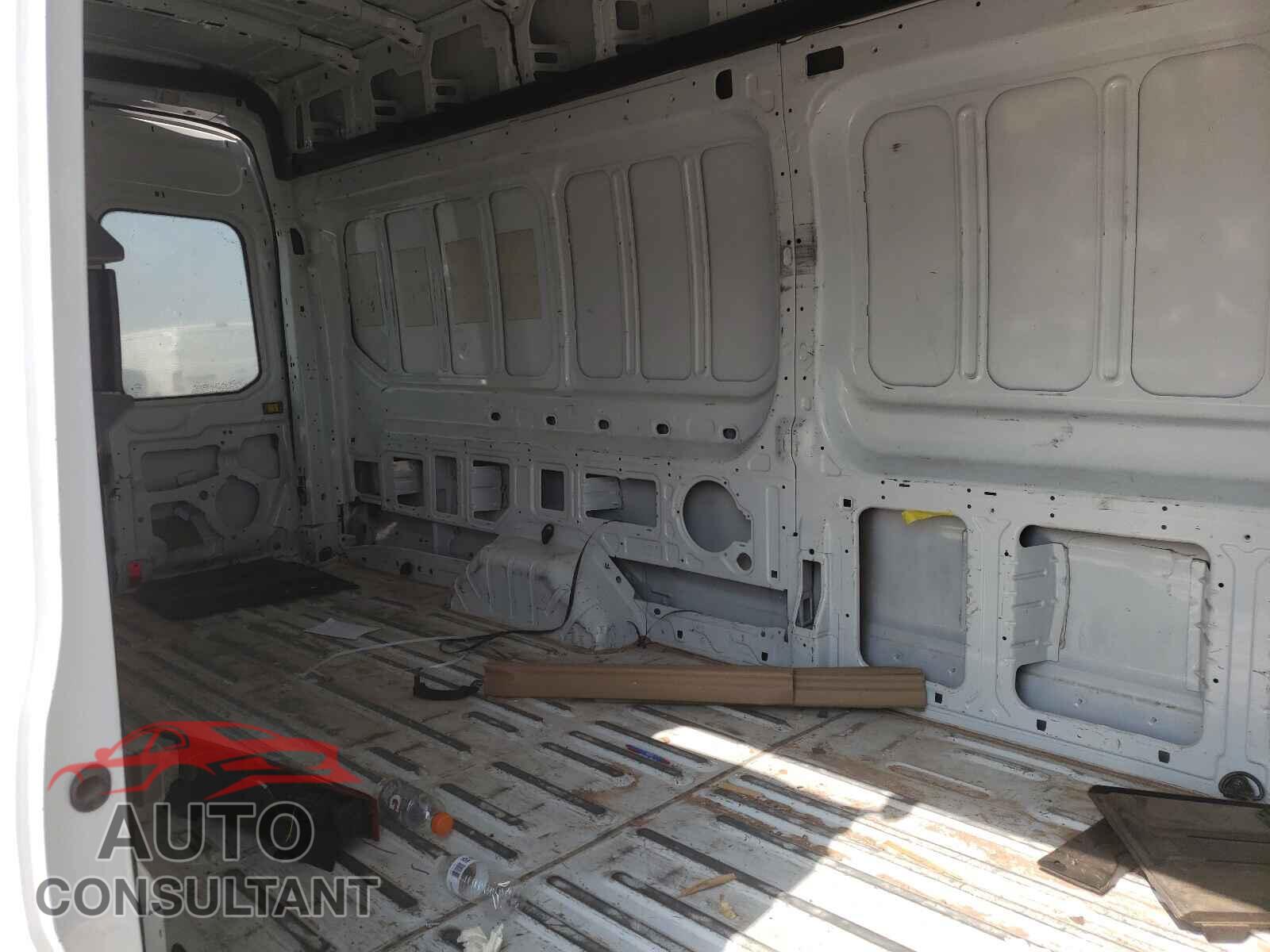 FORD TRANSIT CO 2017 - 1FTYR3XM0HKB07472