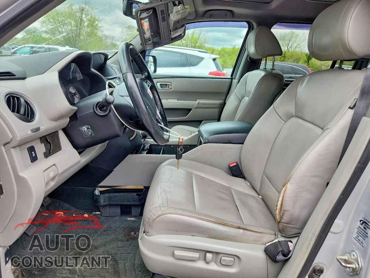 HONDA PILOT 2015 - 5FNYF4H64FB016732