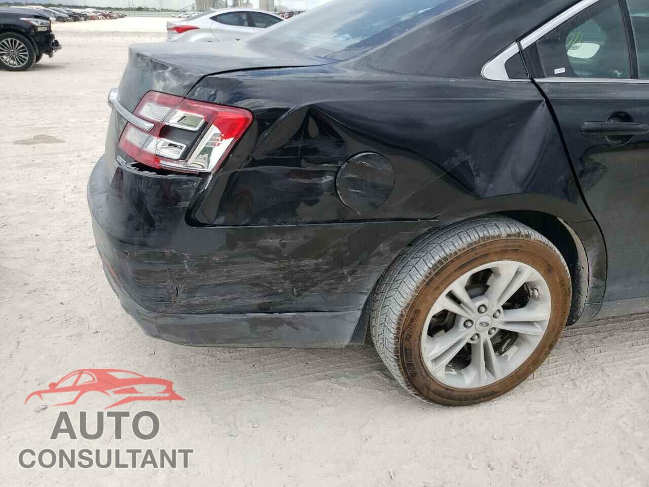 FORD TAURUS 2018 - 1FAHP2E81JG135723