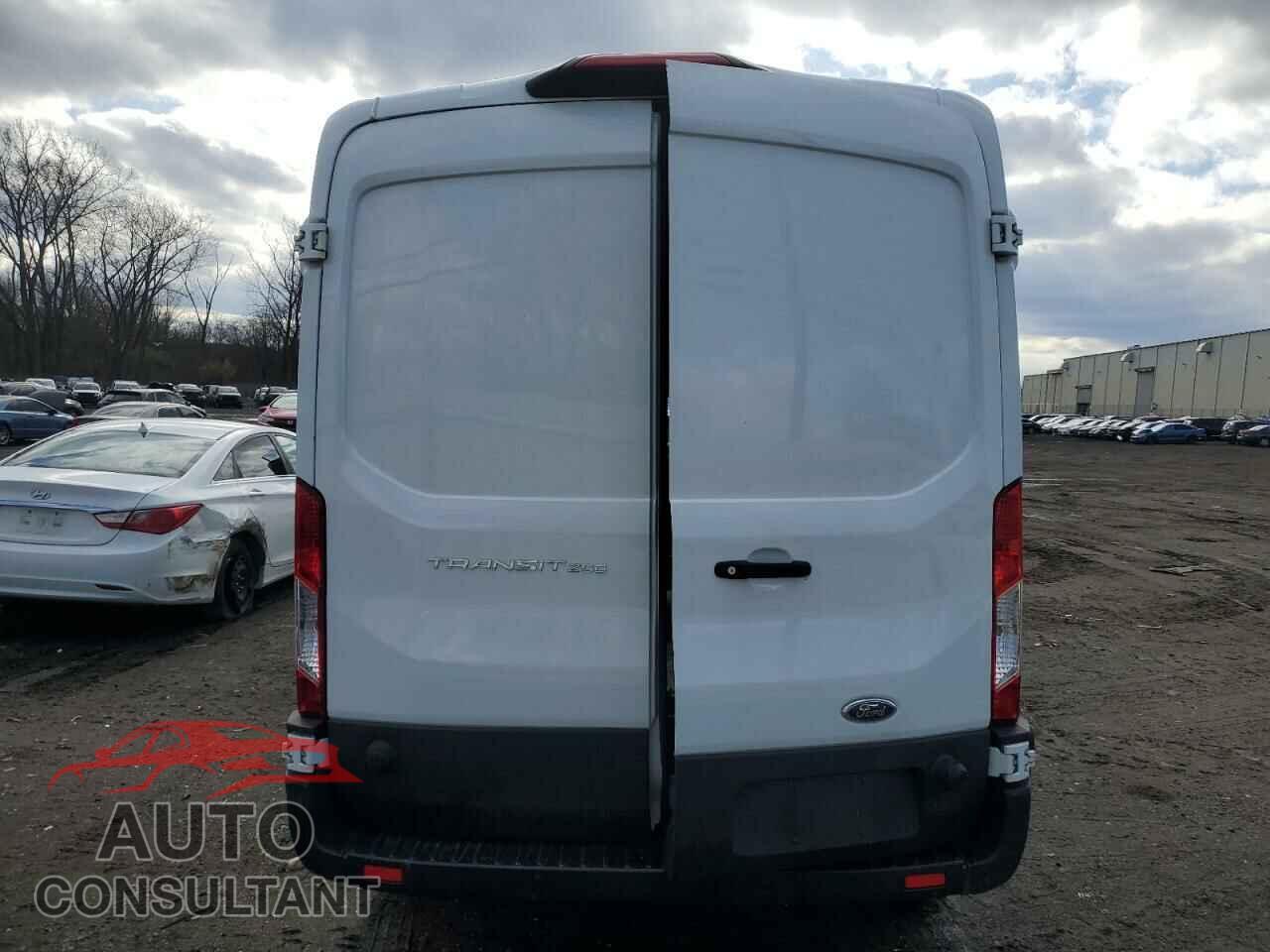 FORD TRANSIT 2019 - 1FTYR2CM1KKA58192