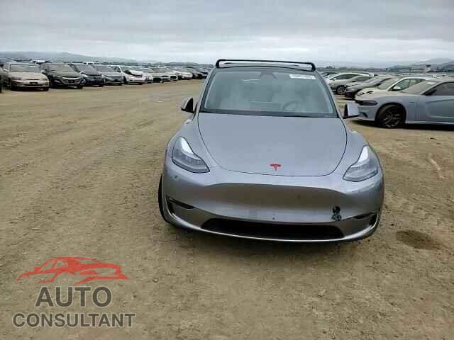 TESLA MODEL Y 2025 - 7SAYGAEE2SF312868