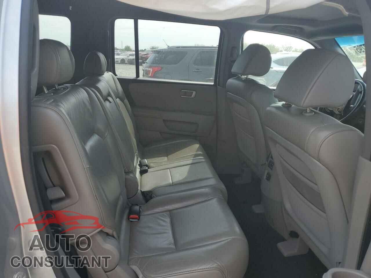 HONDA PILOT 2011 - 5FNYF3H50BB022071