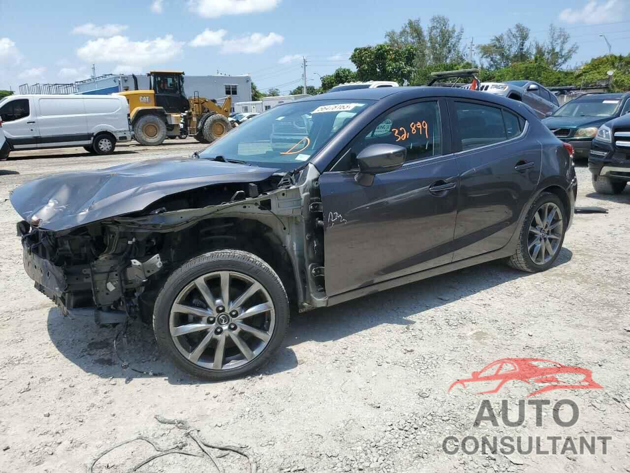 MAZDA 3 2018 - 3MZBN1L39JM255487