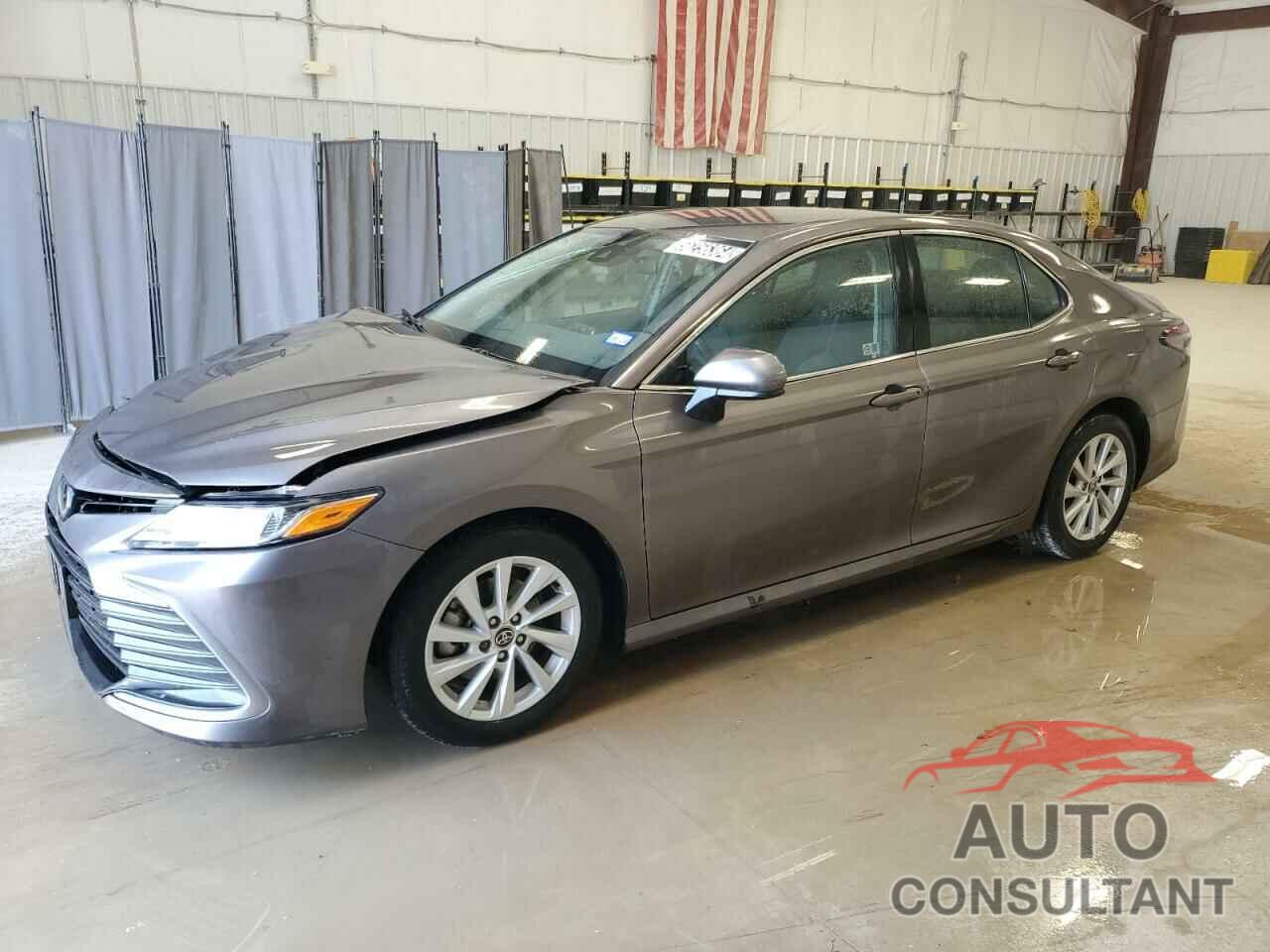 TOYOTA CAMRY 2022 - 4T1C11AK2NU666014