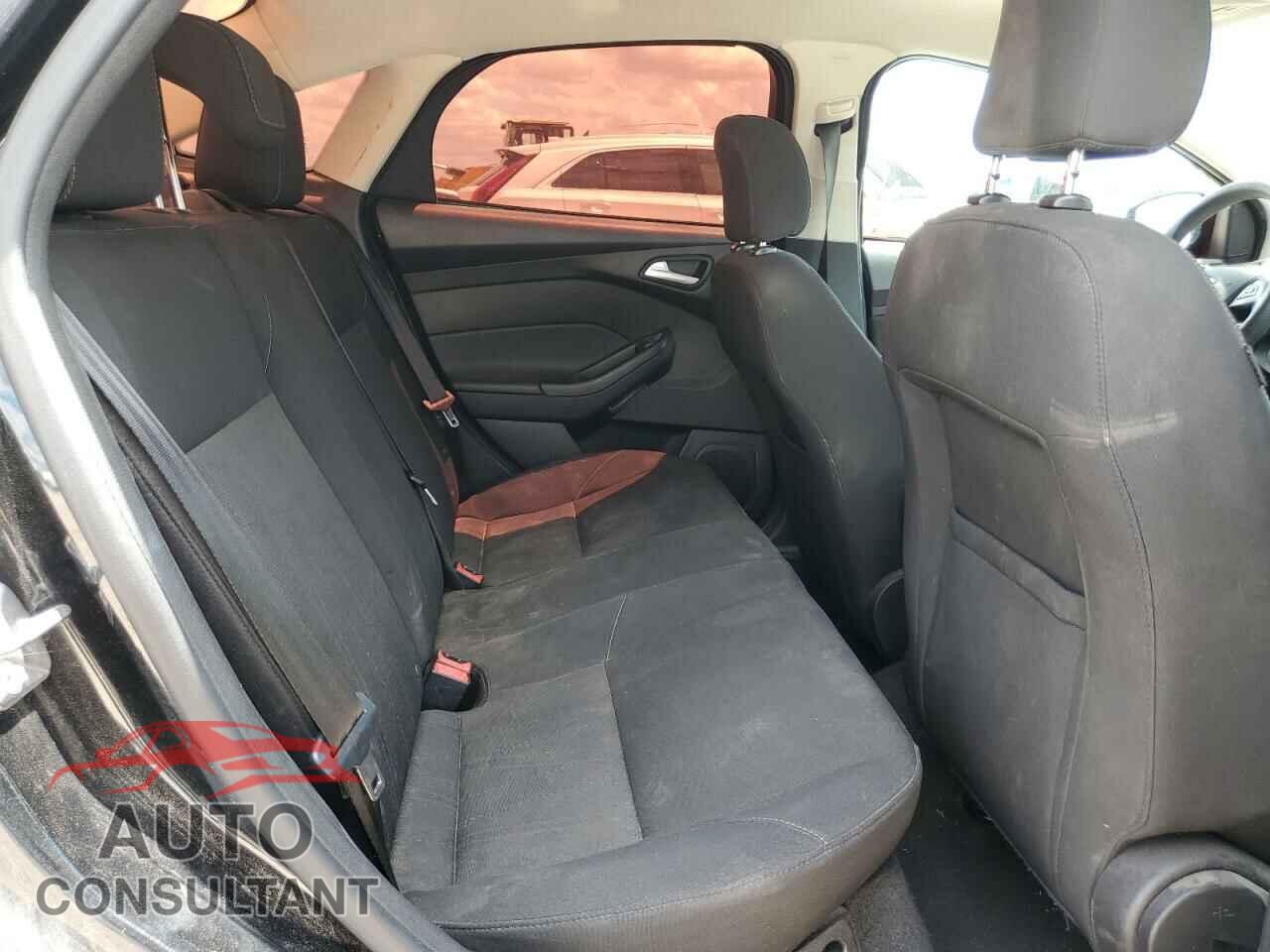 FORD FOCUS 2015 - 1FADP3F21FL299874
