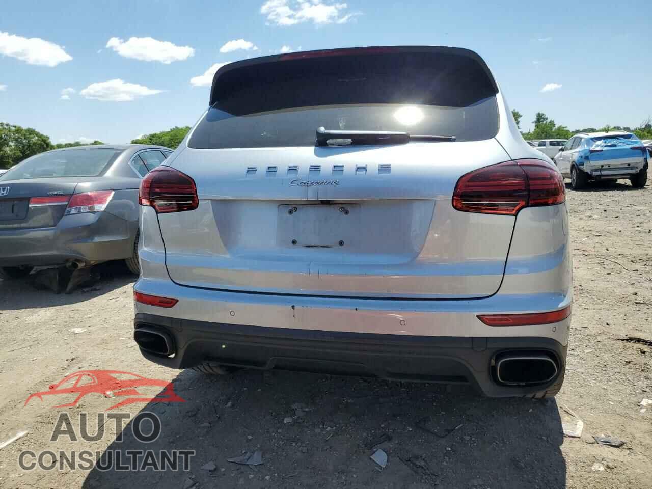 PORSCHE CAYENNE 2016 - WP1AA2A29GKA38174