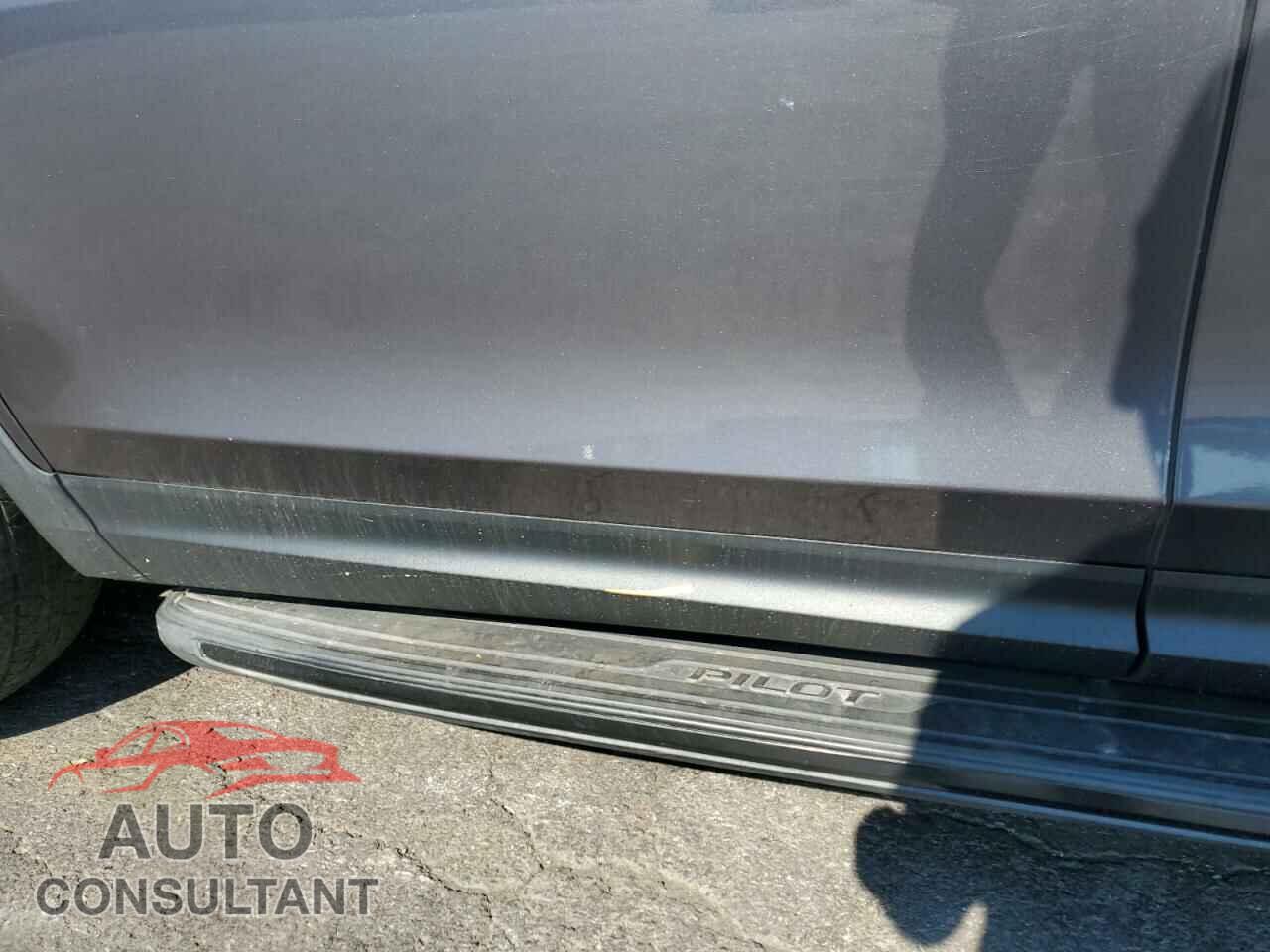 HONDA PILOT 2017 - 5FNYF6H93HB097330