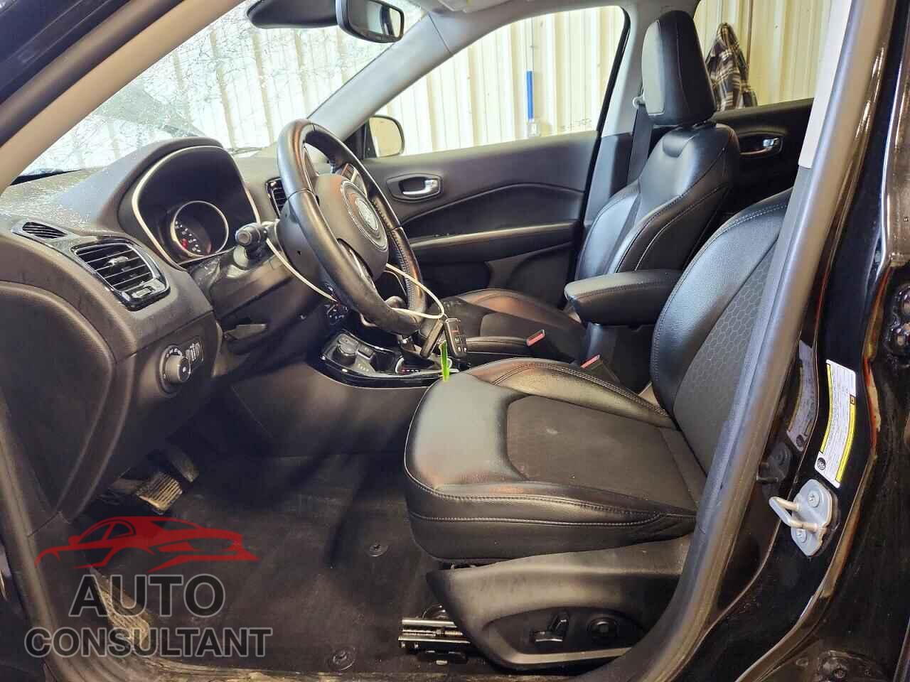 JEEP COMPASS 2018 - 3C4NJDBB7JT453903