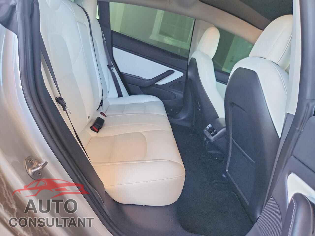 TESLA MODEL 3 2018 - 5YJ3E1EB0JF079509