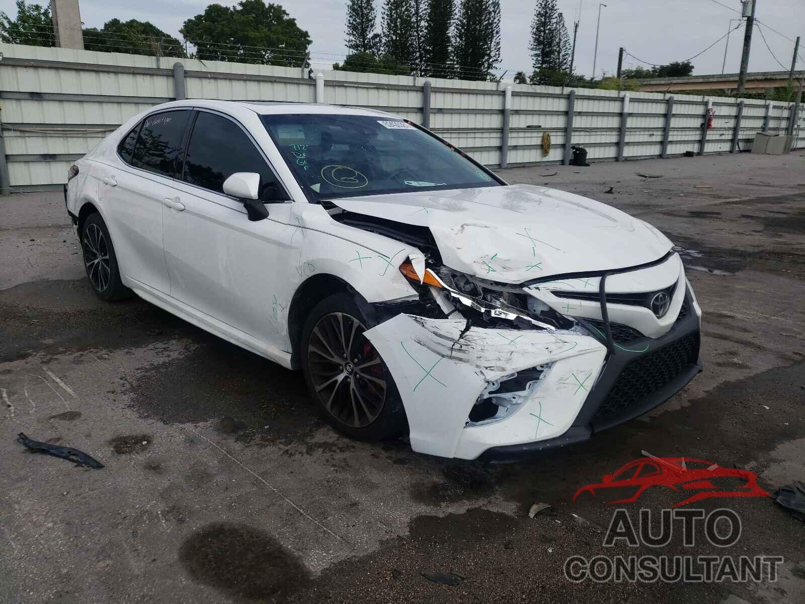 TOYOTA CAMRY 2018 - 4T1B11HK3JU015745
