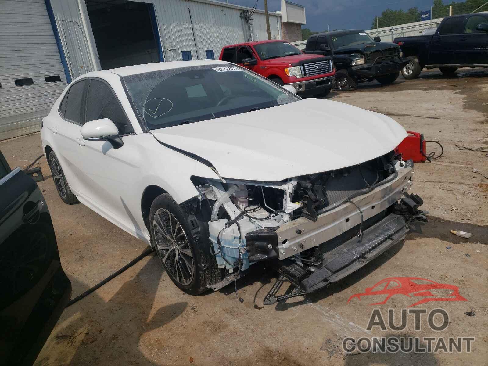 TOYOTA CAMRY 2018 - 4T1B11HK3JU132743