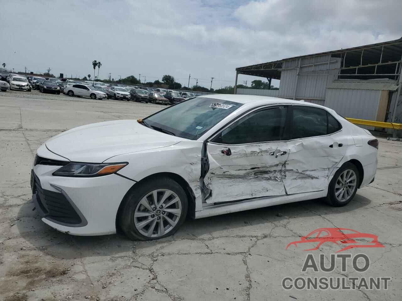 TOYOTA CAMRY 2022 - 4T1C11AK5NU634108