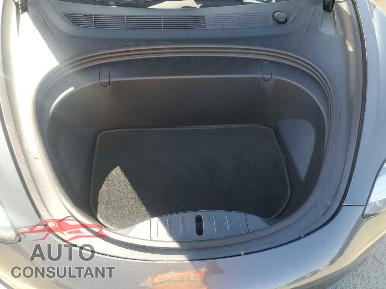 TESLA MODEL 3 2018 - 5YJ3E1EB8JF130500