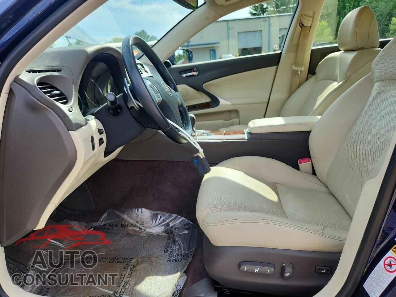 LEXUS IS 2012 - JTHCF5C21C5053348