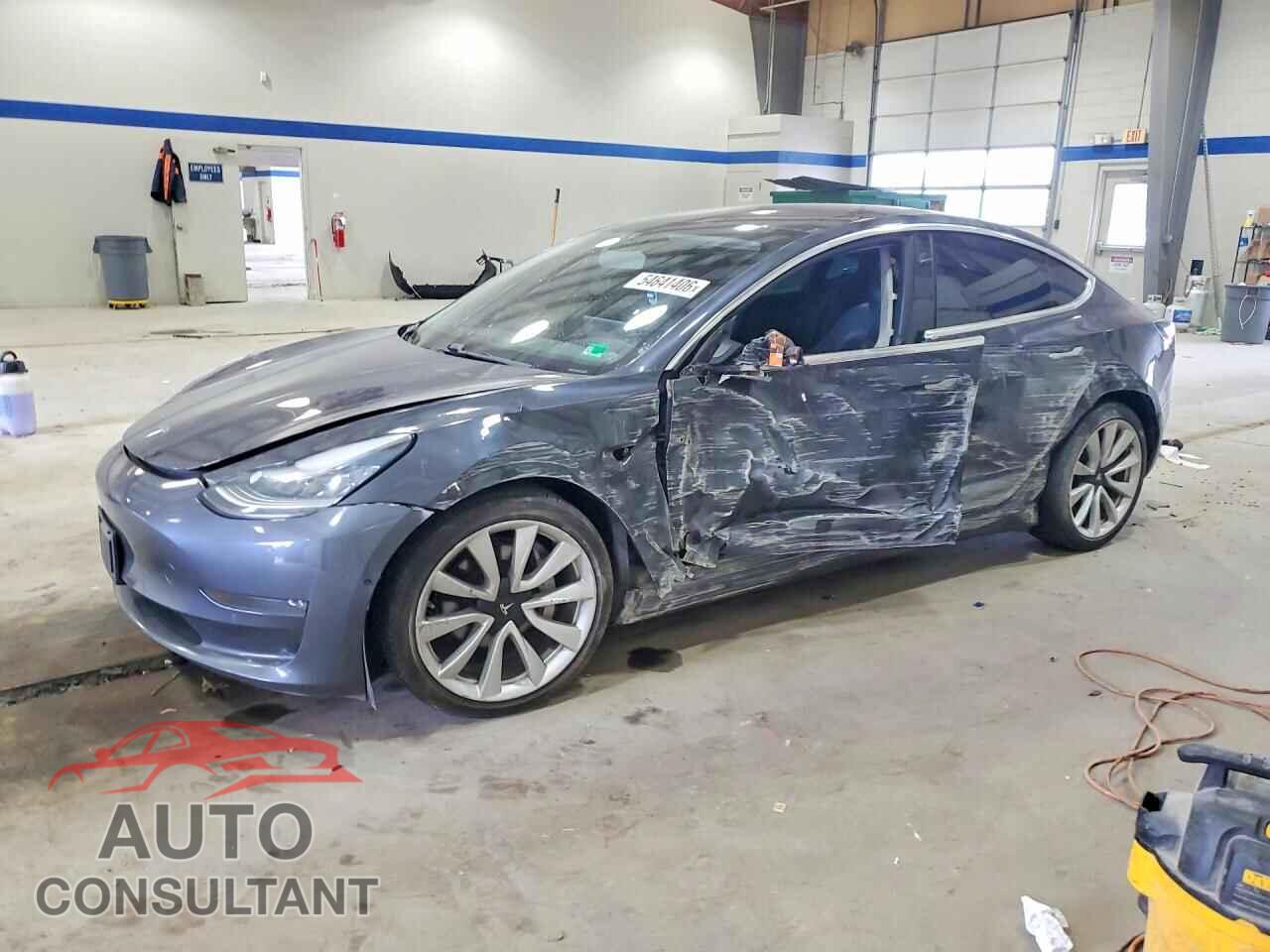 TESLA MODEL 3 2018 - 5YJ3E1EB6JF121178