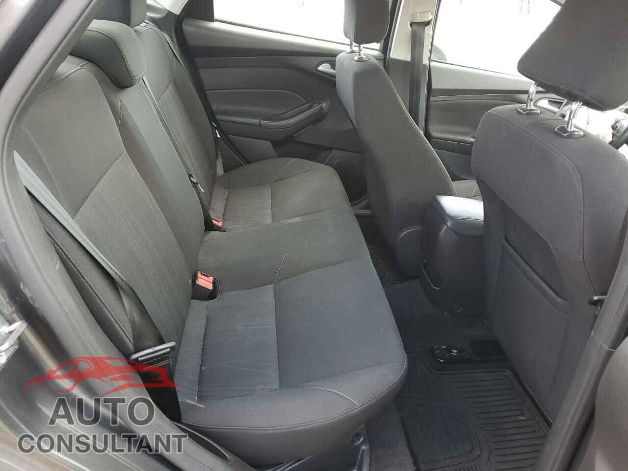 FORD FOCUS 2017 - 1FADP3F27HL307446