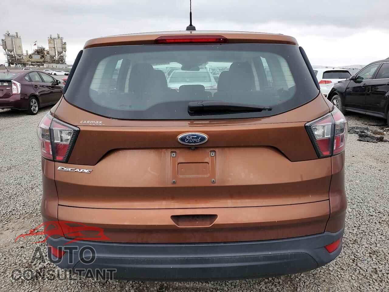 FORD ESCAPE 2017 - 1FMCU0F77HUA64431