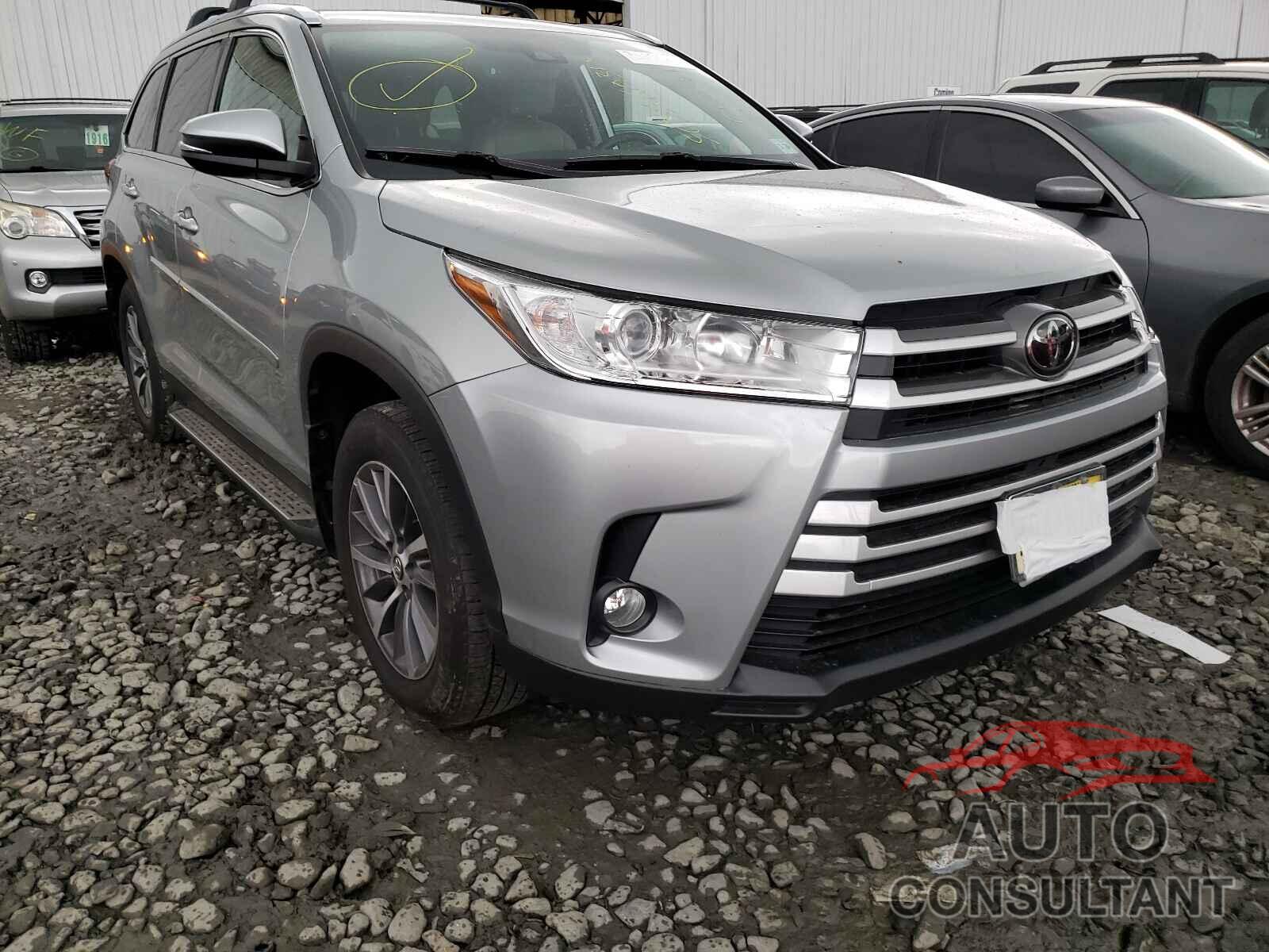 TOYOTA HIGHLANDER 2019 - 5TDJZRFH2KS573588