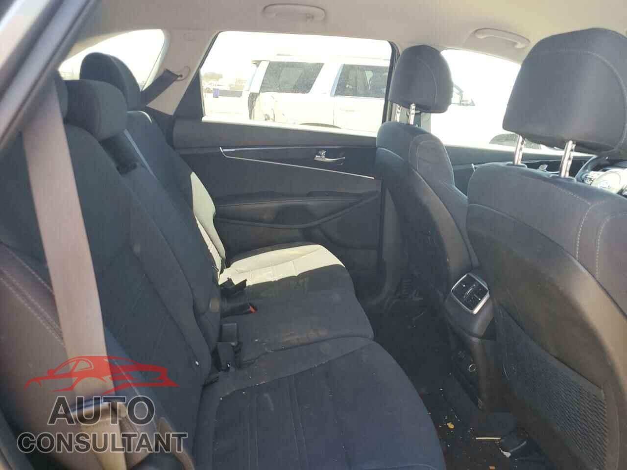 KIA SORENTO 2017 - 5XYPGDA34HG200038