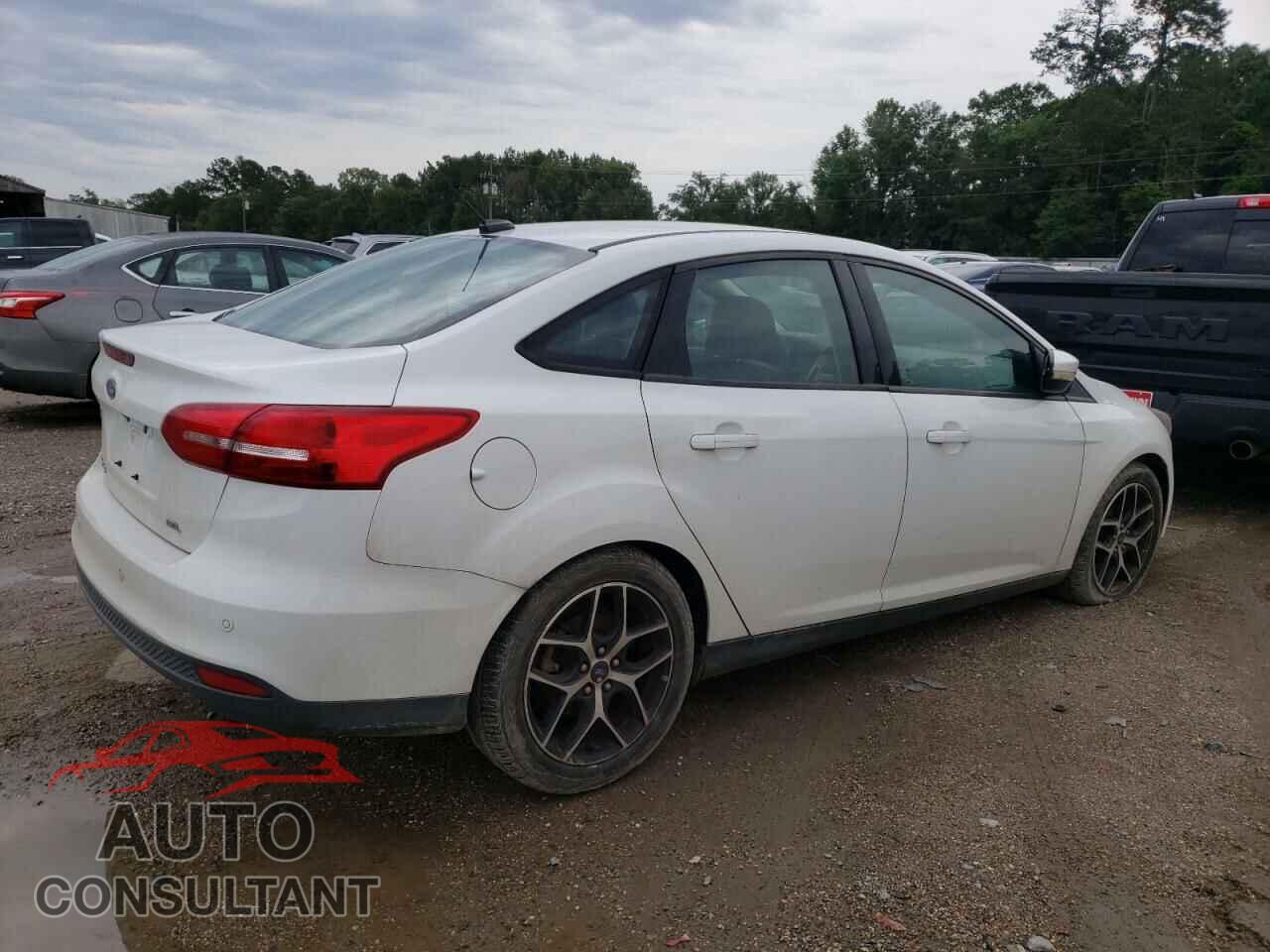FORD FOCUS 2017 - 1FADP3H22HL249176