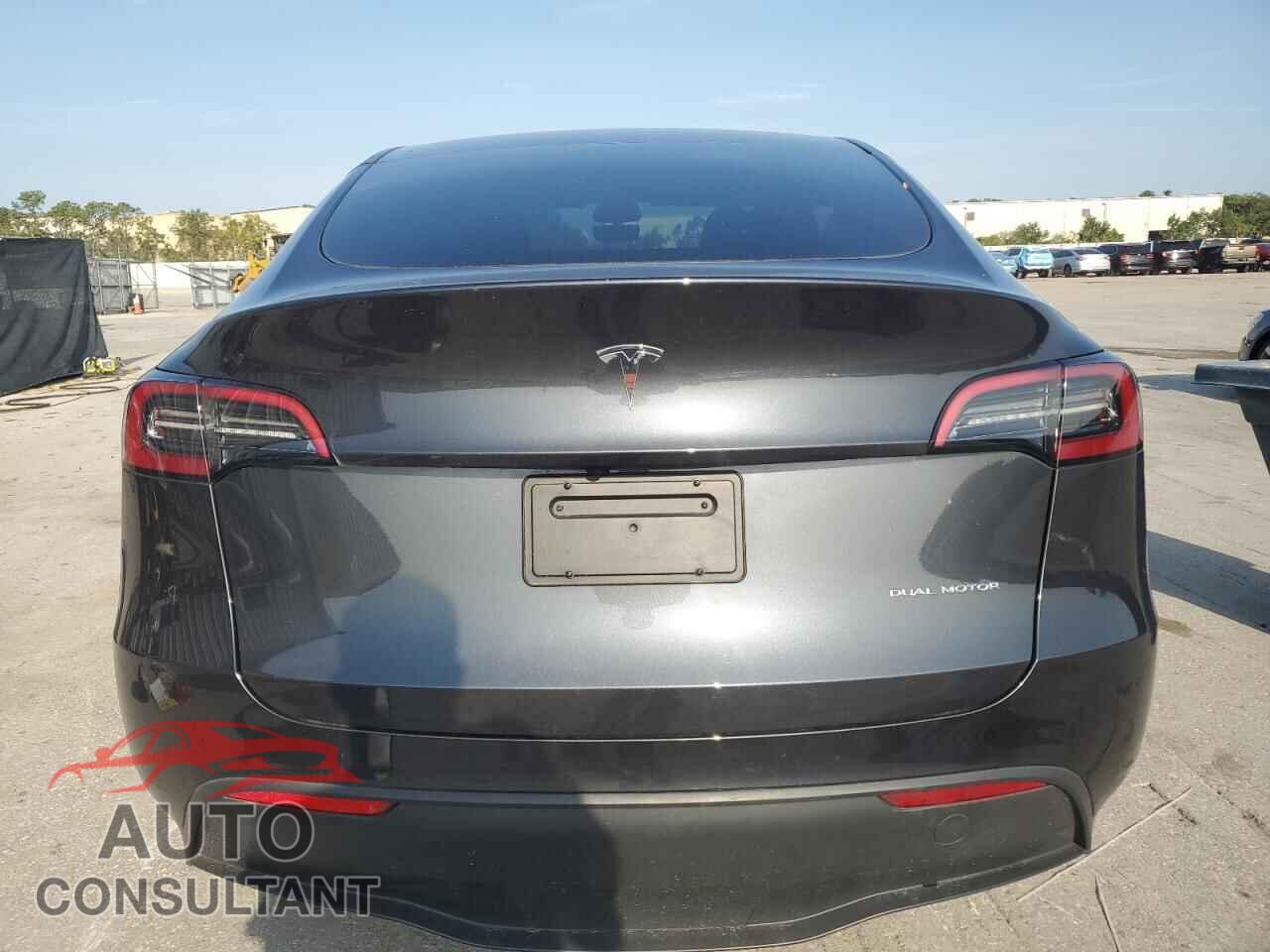 TESLA MODEL Y 2024 - 7SAYGAEEXRF033744