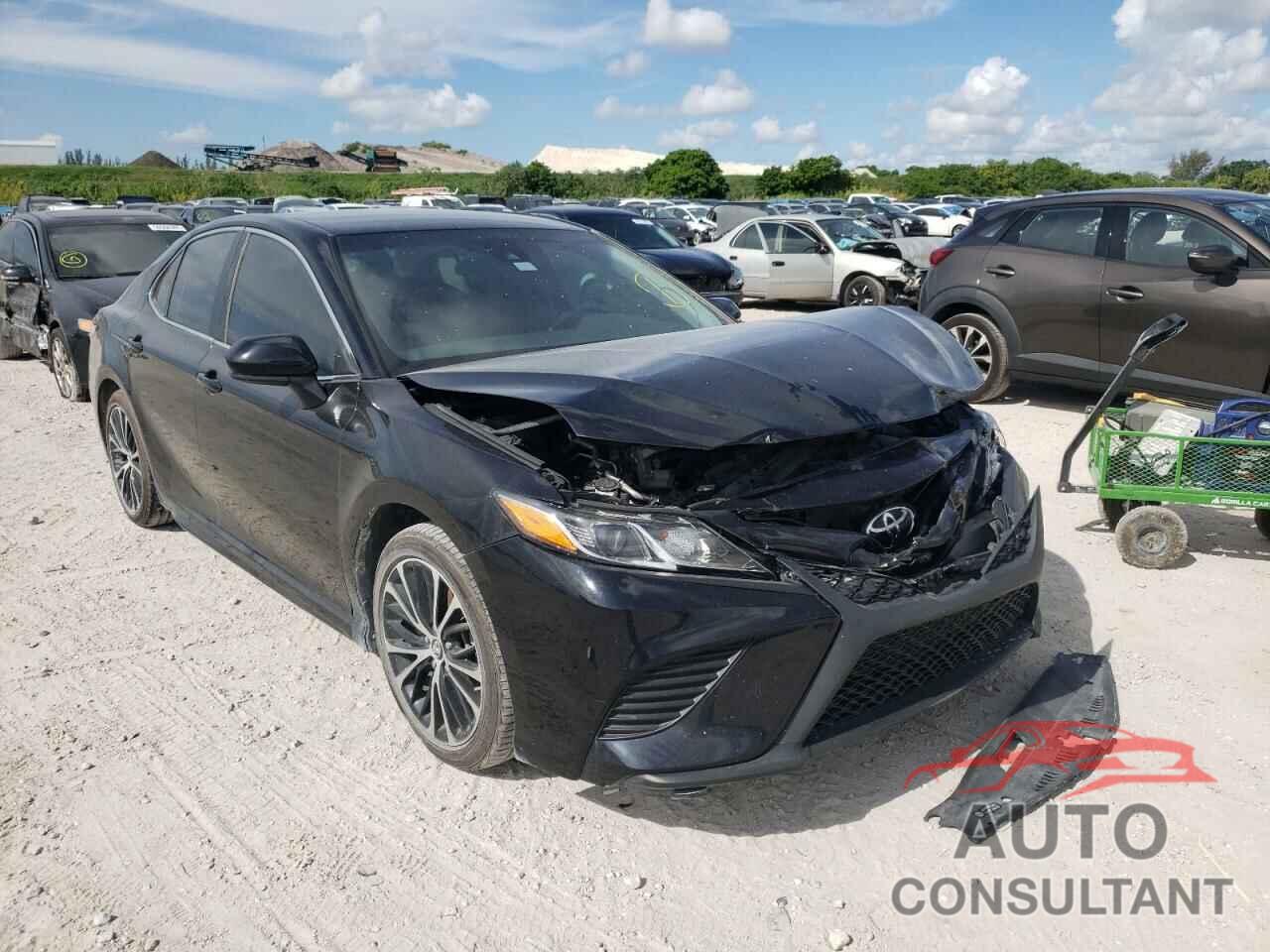 TOYOTA CAMRY 2018 - 4T1B11HK3JU042377