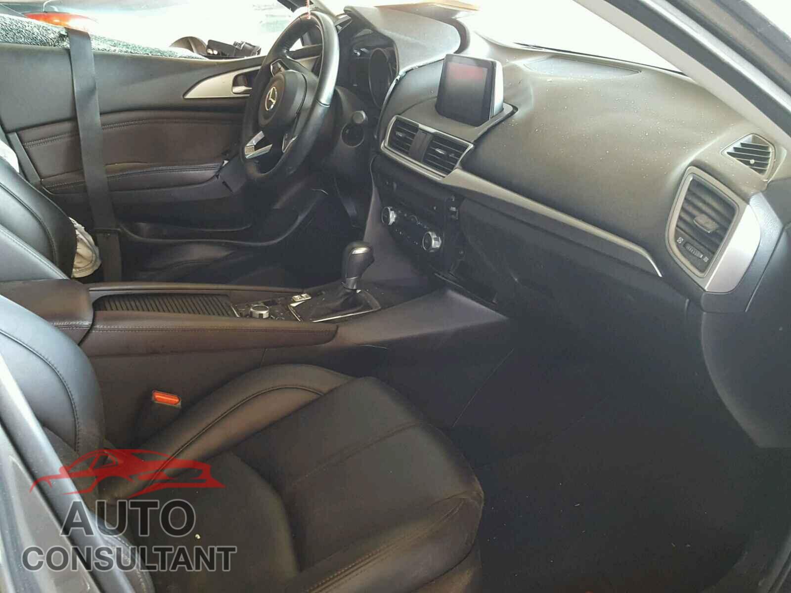 MAZDA 3 2017 - 3MZBN1L31HM136083
