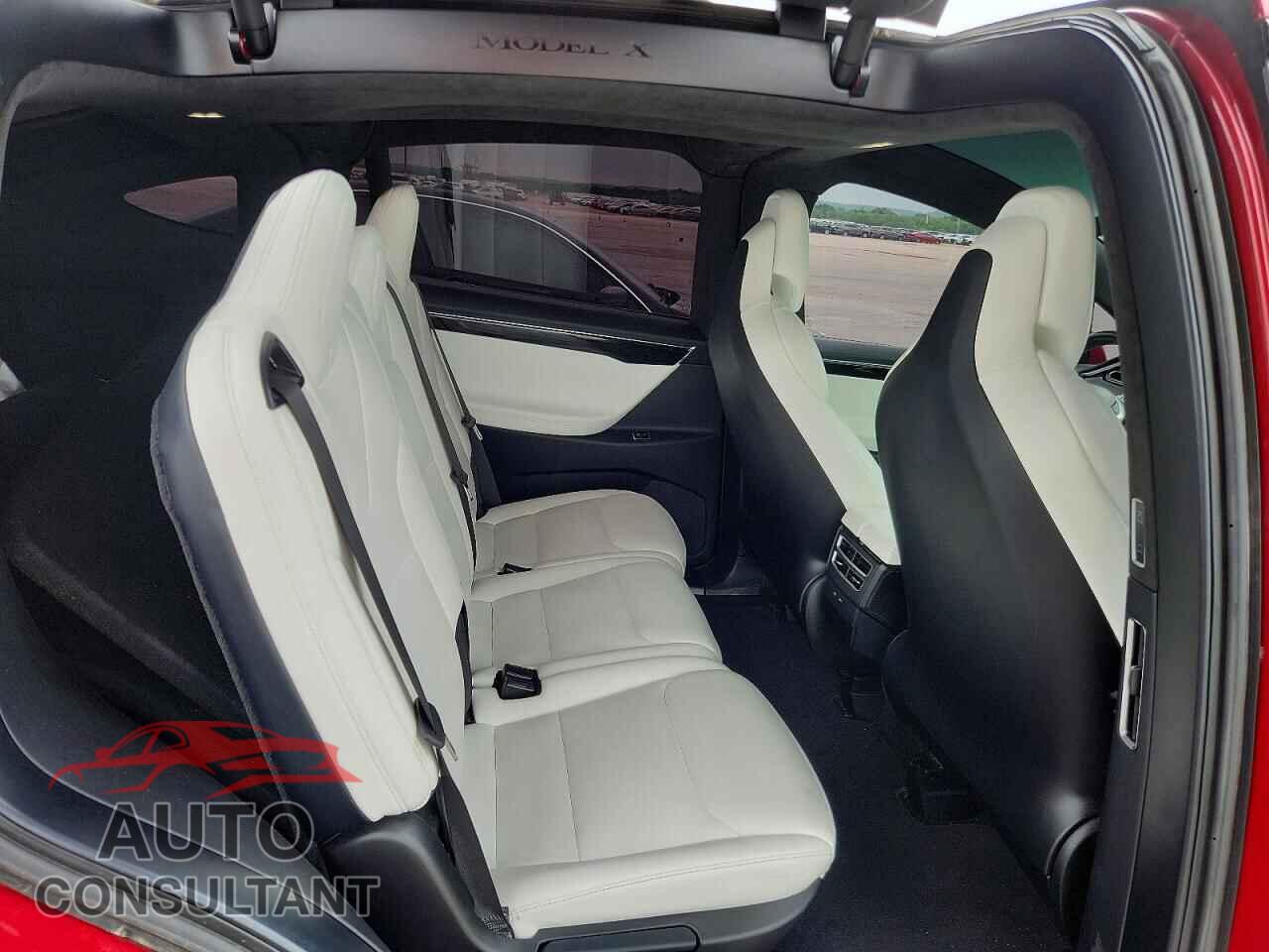 TESLA MODEL X 2017 - 5YJXCDE28HF060211
