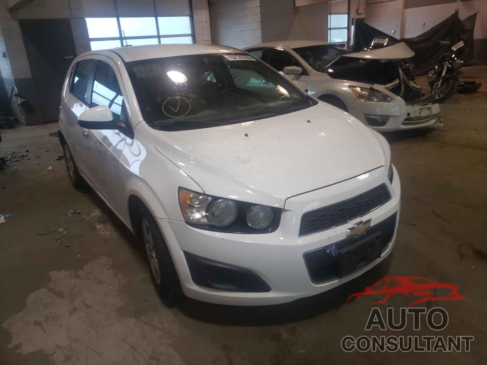 CHEVROLET SONIC 2016 - 1G1JA6SH1G4104760