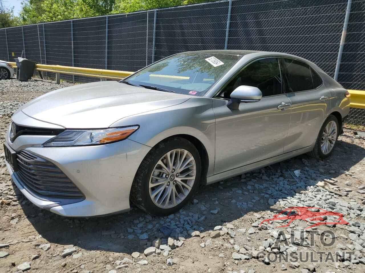 TOYOTA CAMRY 2018 - 4T1B11HK5JU018338