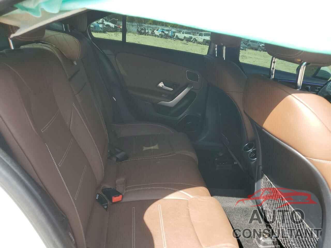 MERCEDES-BENZ A-CLASS 2019 - WDD3G4FB1KW028808