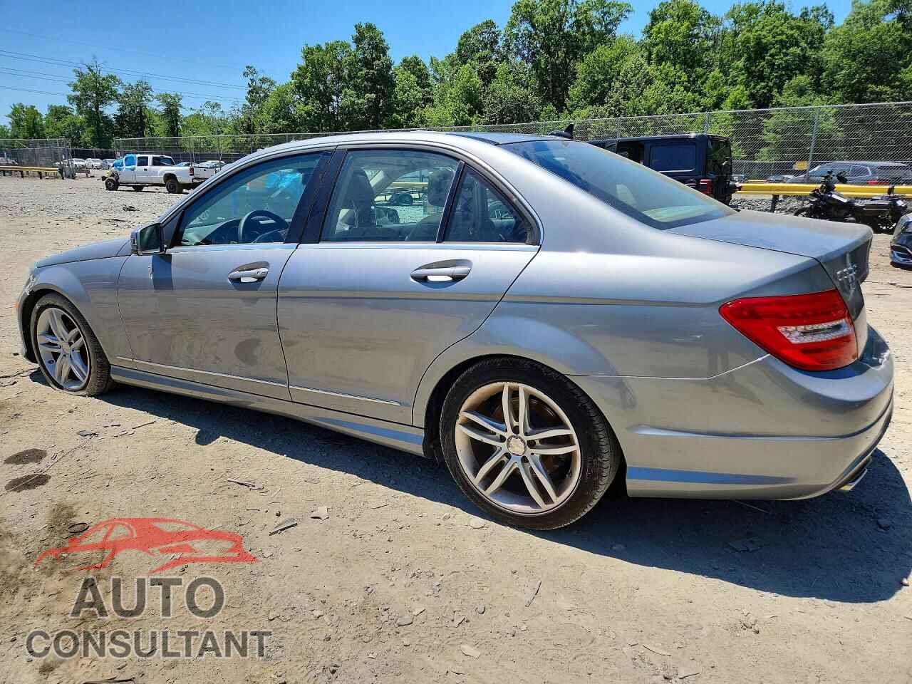 MERCEDES-BENZ C-CLASS 2012 - WDDGF8BB5CA692027