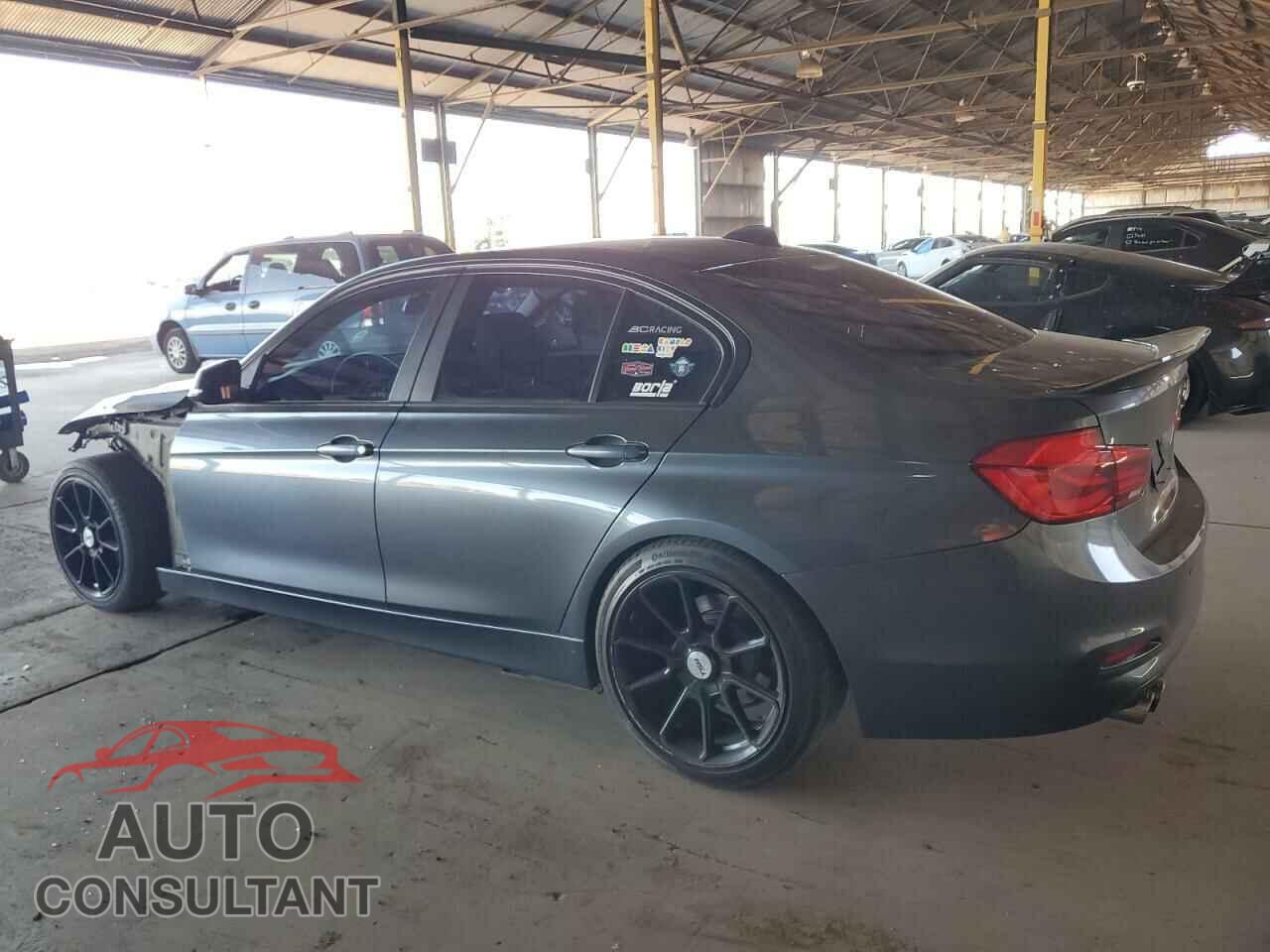BMW 3 SERIES 2016 - WBA8E1G52GNU10465