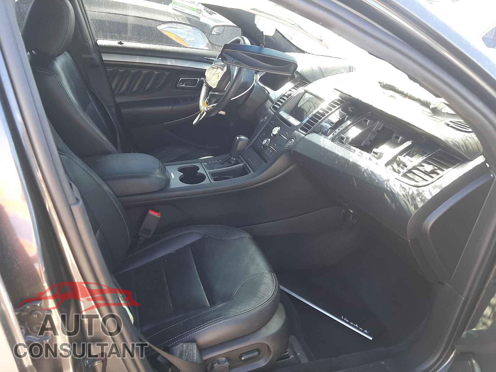FORD TAURUS 2018 - 1FAHP2E87JG117341