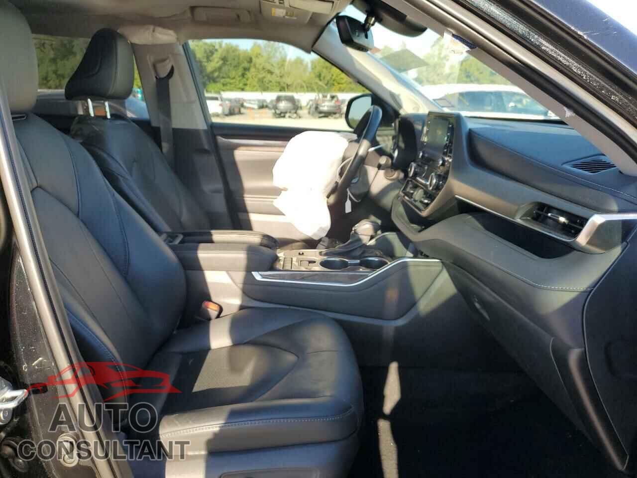 TOYOTA HIGHLANDER 2021 - 5TDYARAH2MS005261