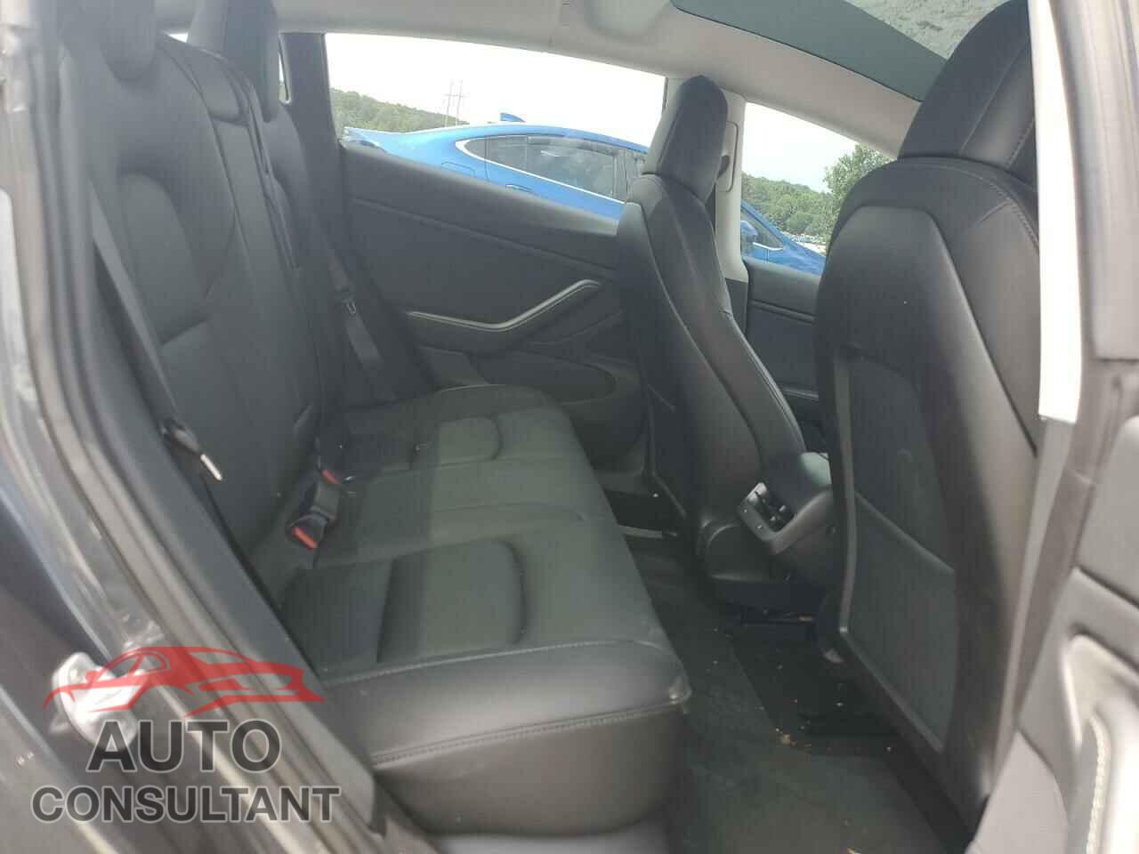 TESLA MODEL 3 2018 - 5YJ3E1EB0JF128529