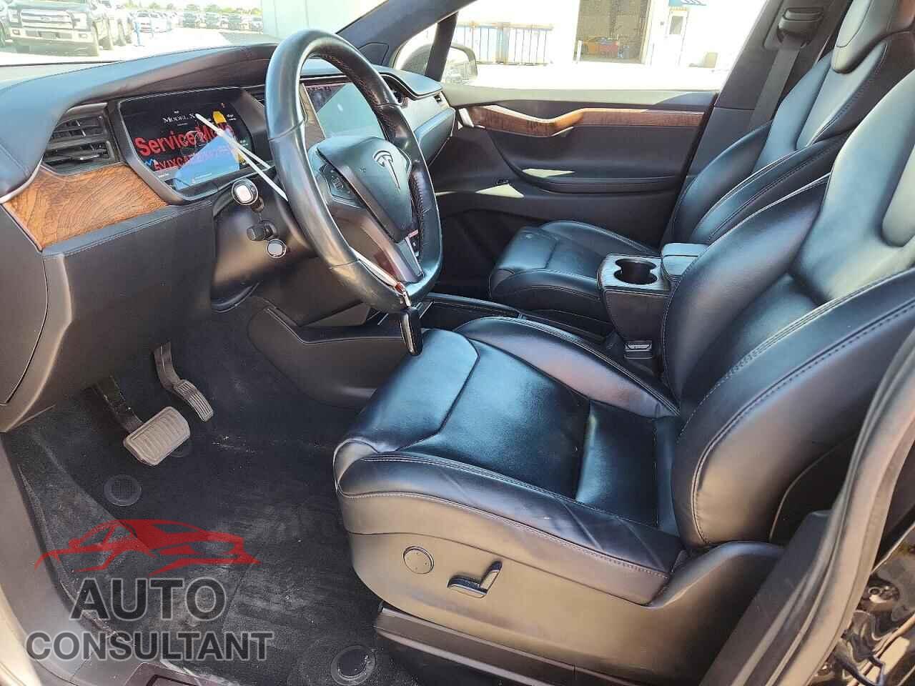 TESLA MODEL X 2019 - 5YJXCAE27KF211593
