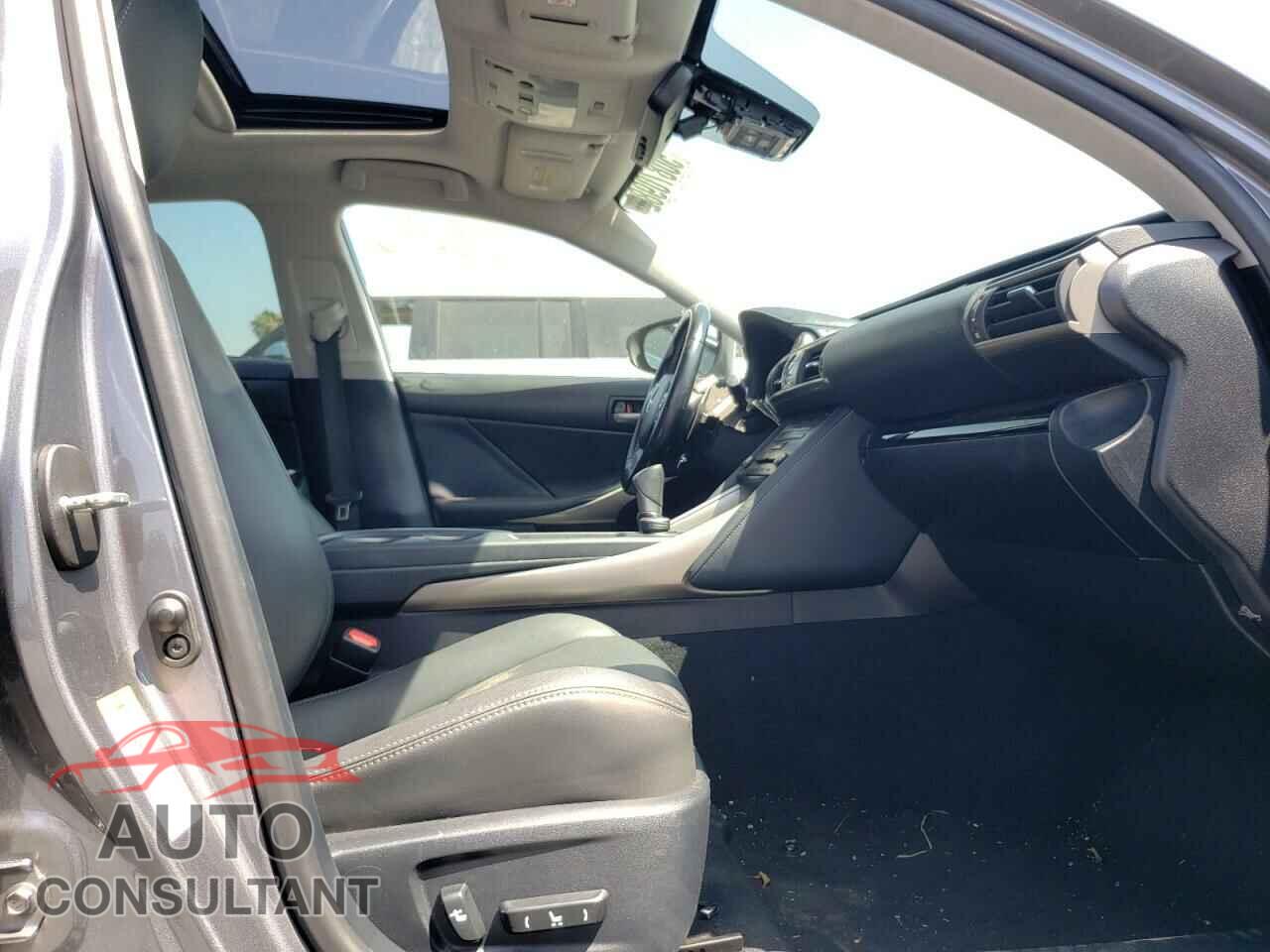 LEXUS IS 2017 - JTHBA1D22H5059197