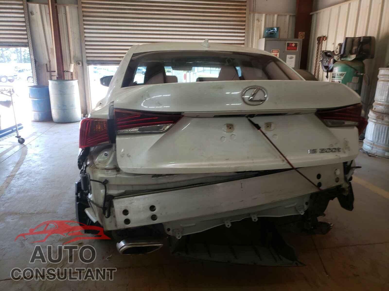 LEXUS IS 2017 - JTHBA1D23H5042375