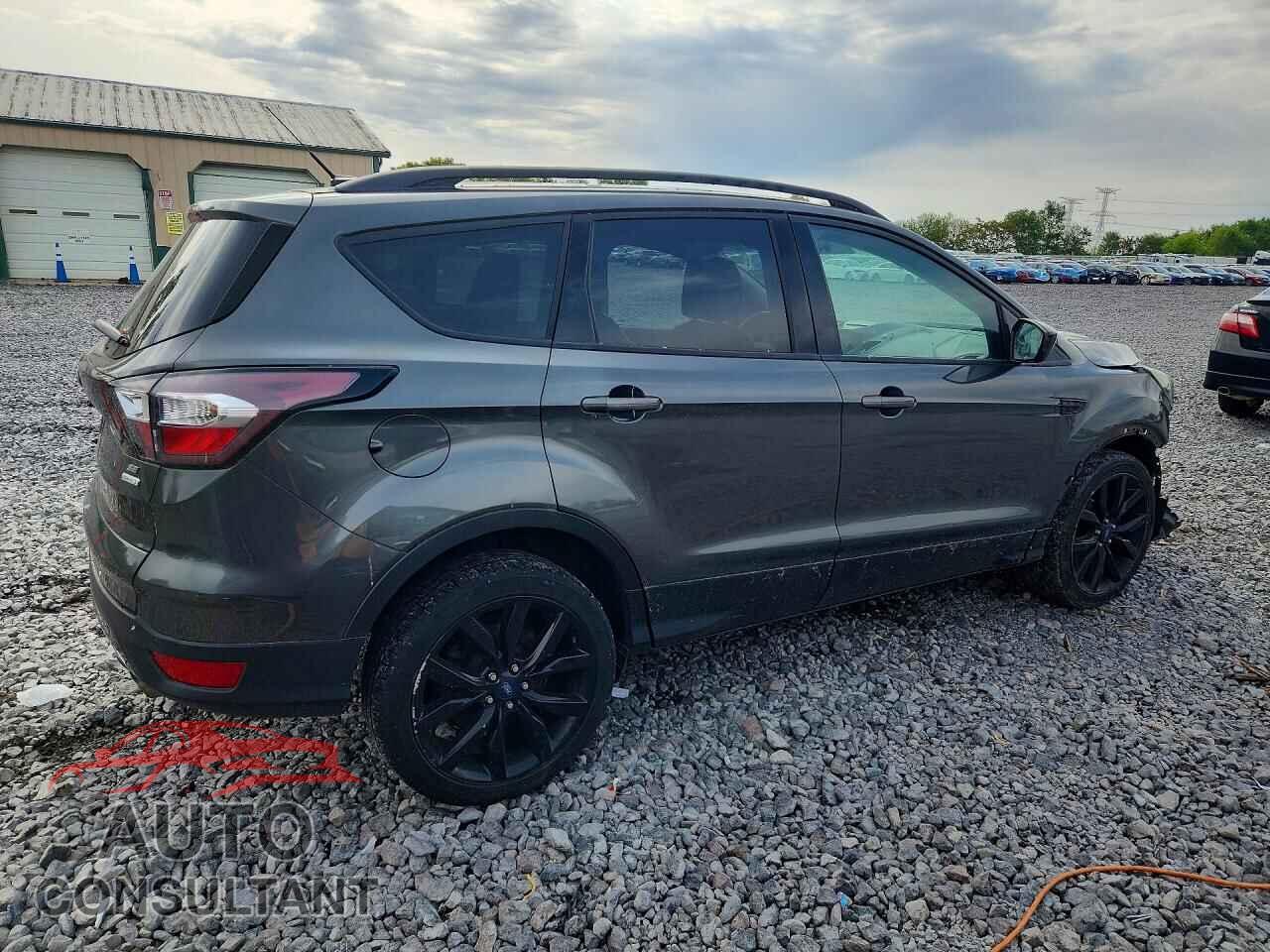 FORD ESCAPE 2017 - 1FMCU0G92HUE66552