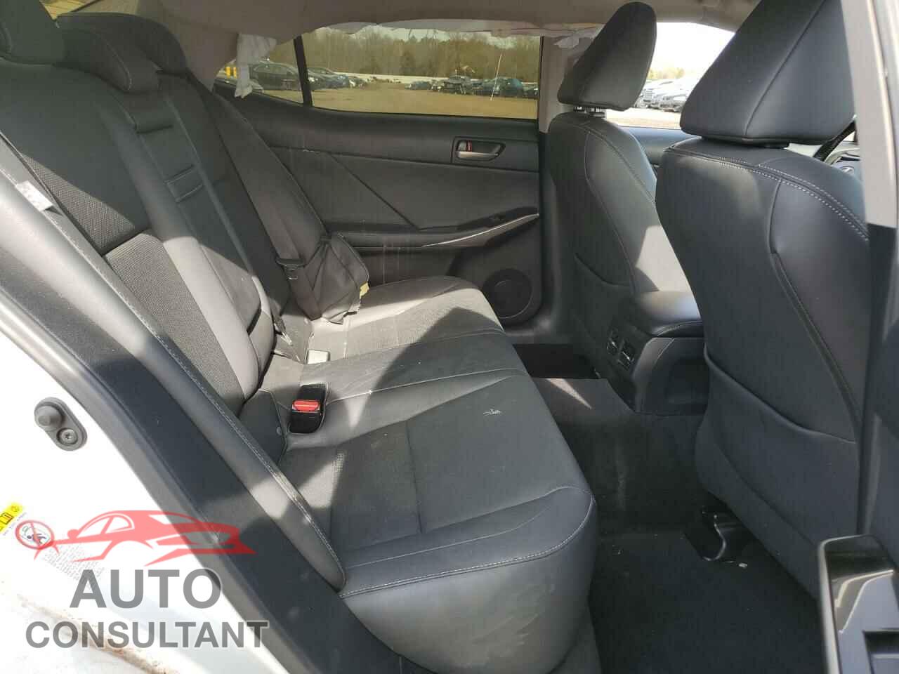 LEXUS IS 2018 - JTHC81D24J5031715