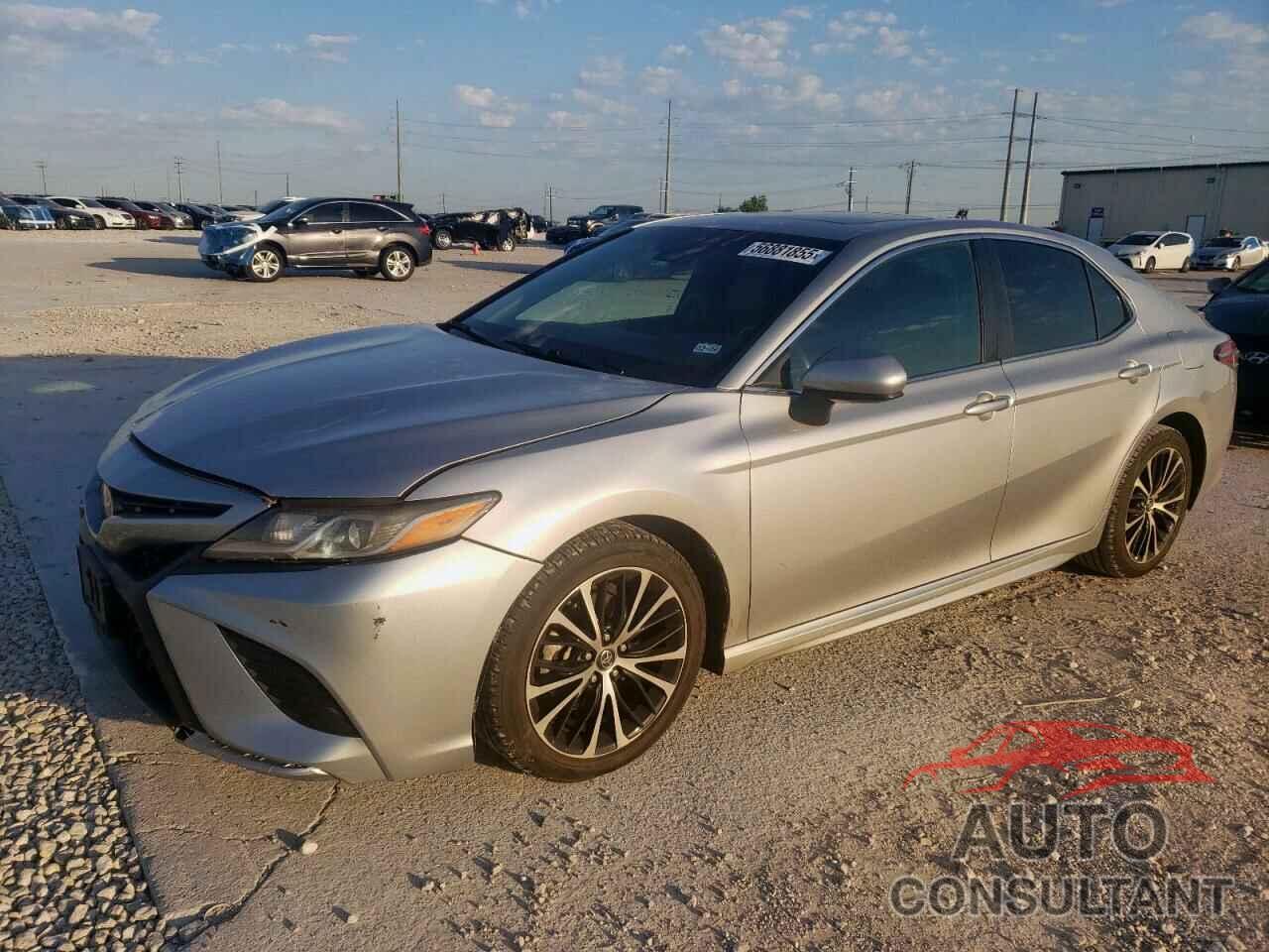 TOYOTA CAMRY 2018 - 4T1B11HK7JU570603