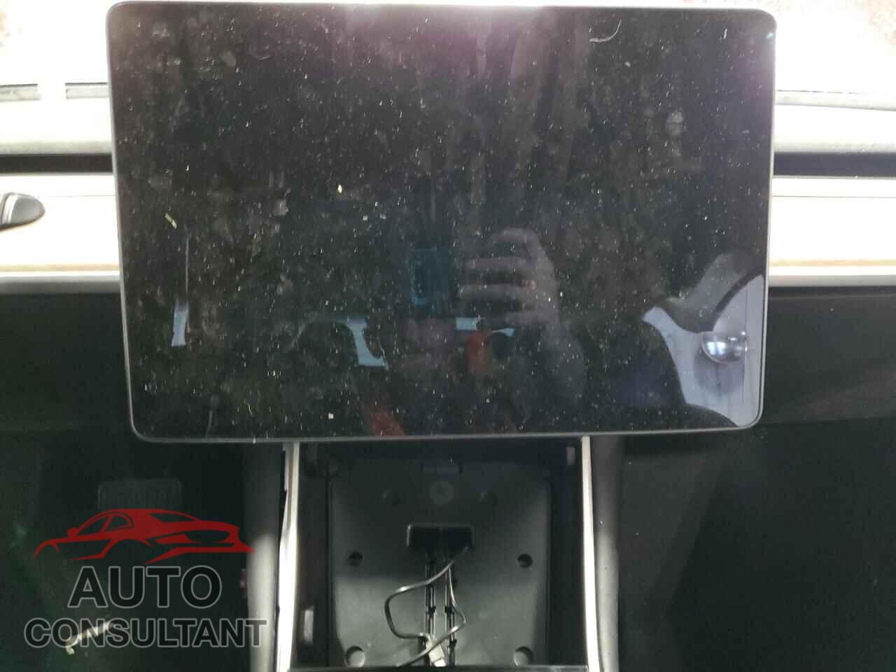 TESLA MODEL 3 2019 - 5YJ3E1EB2KF390330