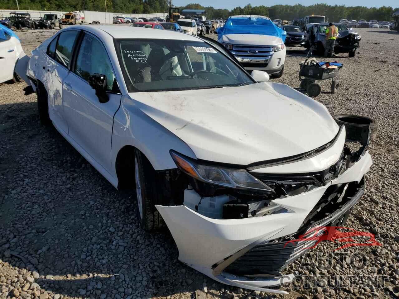 TOYOTA CAMRY 2022 - 4T1C11AK9NU629624
