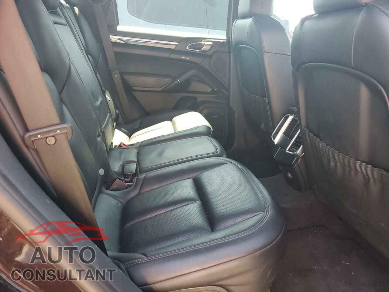 PORSCHE CAYENNE 2016 - WP1AA2A22GKA37531