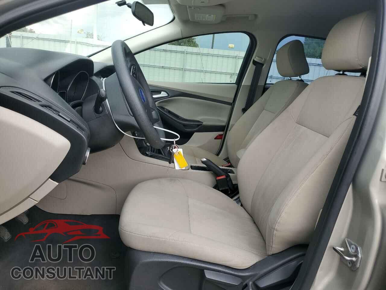 FORD FOCUS 2015 - 1FADP3F28FL210558