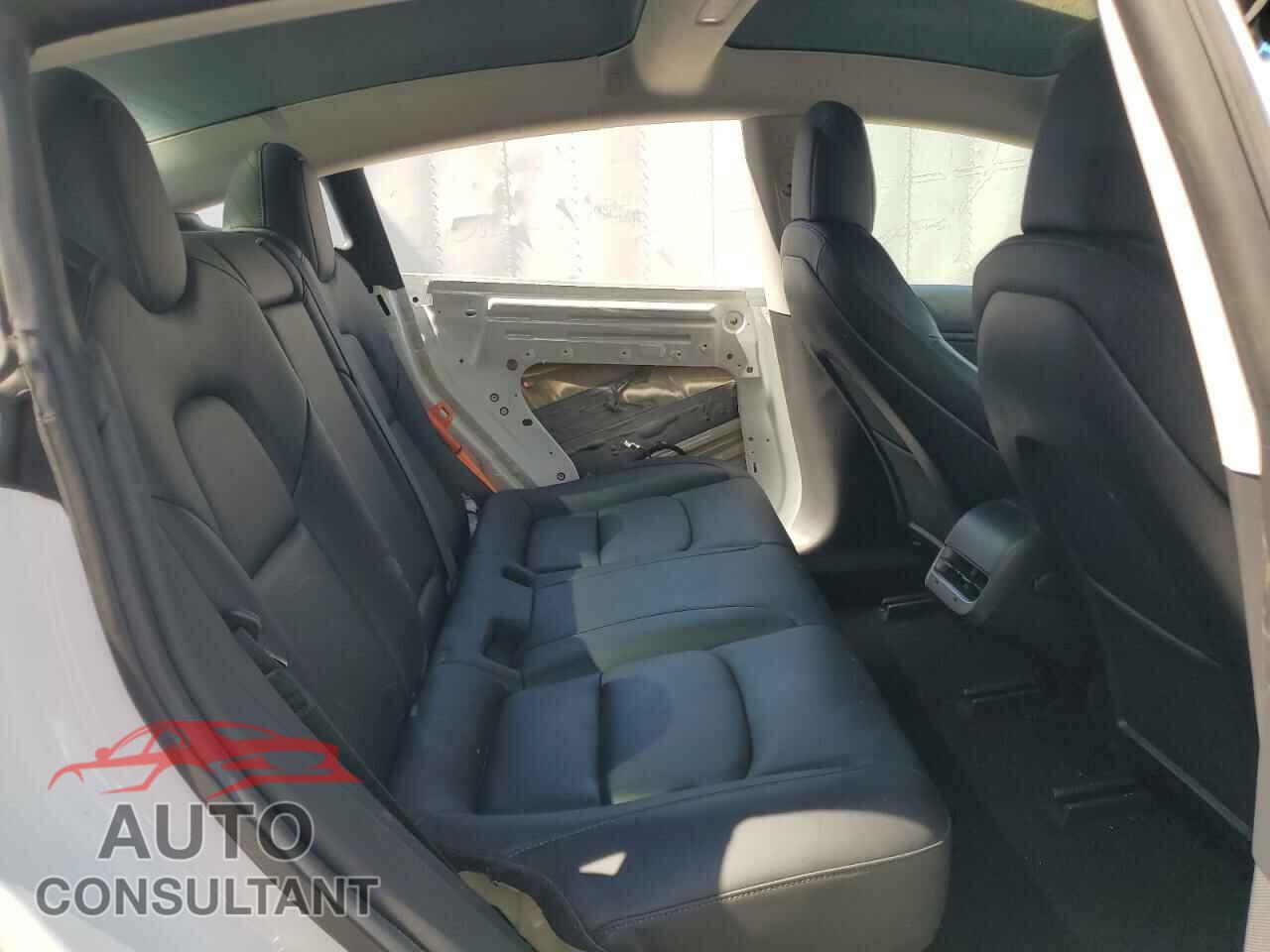 TESLA MODEL 3 2019 - 5YJ3E1EB6KF493654